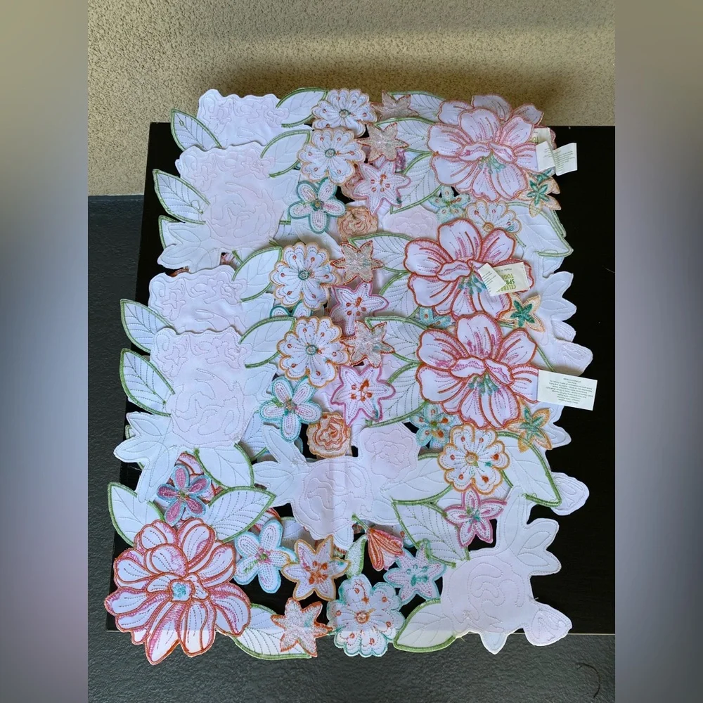Floral Lace Cutout Table Runner and Napkin Set - Pink/Green